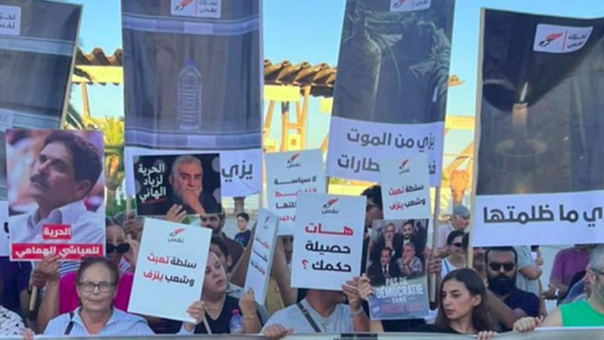 صورة اليوم: غضب أمام ما بقي من الملعب الأولمبي بالمنزه (ألبوم)
