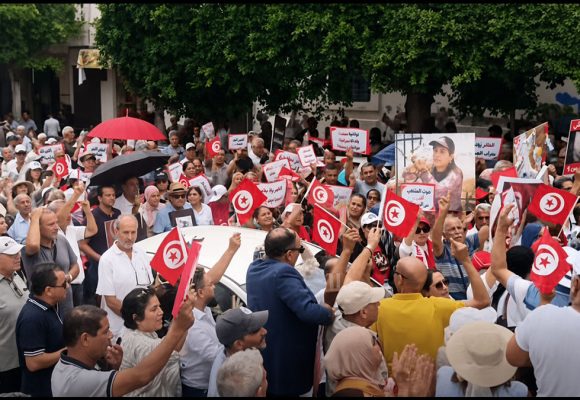 باب بنات-تونس: أنصار الدستوري الحر في مسيرة غاضبة تحت شعار “لا ماء لا ضوء لا حرية لا دواء” (فيديو)