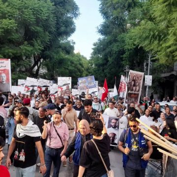 تونس: مسيرة حاشدة تجوب العاصمة مطالبة بالإفراج عن مناضلي الصمود (صور)