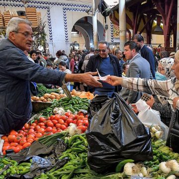 الشعارات عاجزة عن ملء سلة التونسي