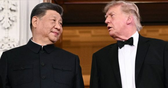 Xi-Jinping-Donald-Trump2026 عندما تحدد القوتان الكبريان مسار السفينة، من يرسم مسار تونس؟
