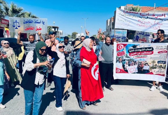 تداول فيديو يوثق منع المشاركين في مسيرة الكرامة من الدخول الى تونس، الأستاذ العريبي على الخط..