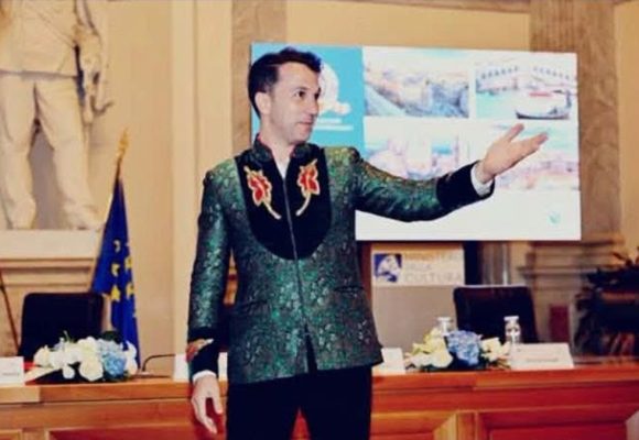 وزارة الشؤون الثقافية تهنّئ الفنان الأوبرالي التونسي حسّان الدوس