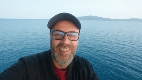 أحمد فنية بني خيار: الفرحة عارمة بعد أن تم إنقاذ “الرايس” أحمد فنية (فيديو)