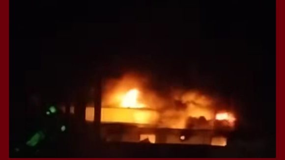 00 منزل بوزلفة: “حالة غليان في صفوف المحتجين اثر وفاة أحدهم في حادث امام مصنع الذباب و أنباء عن حرقه”