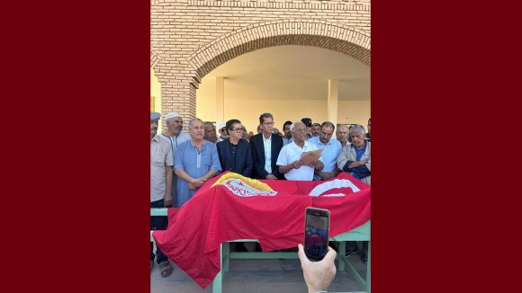 00 قفصة: بحضور فتحي التليلي، رئيس اتحاد العمال المهاجرين التونسيين بفرنسا، وُوري المناضل لخضر لالّة الثرى