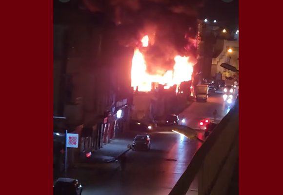 تونس العاصمة: اندلاع حريق بباب الخضراء (فيديو)