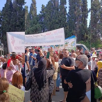 00 شؤون بيئية: أهالي منزل بوزلفة يطالبون بإيقاف نشاط وحدة صناعية لتربية الحشرات والذباب الأسود