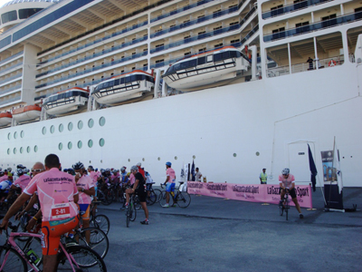 Les cyclistes de la 4e Croisière de Cyclisme arrive  à La Goulette