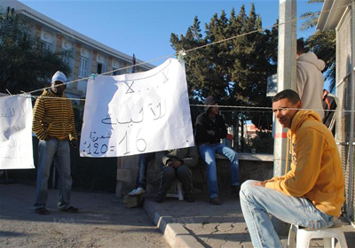 Sit-in dechômeurs à Gafsa- Sans diplôme, sans travail, sans épouse, sans rien...