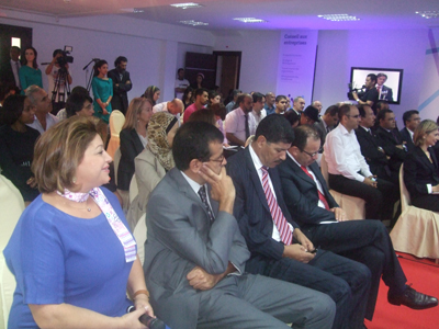 Asma Ennaifer, au premier plan, lors de la conférence de presse.