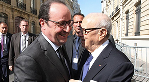 Francois Hollande et Beji Caid à l'ambassade de Tunisie à Paris