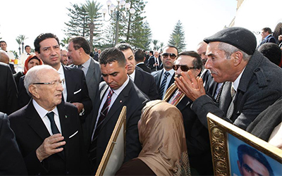 Caid Essebsi et familles des martyrs 2