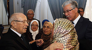 Caid Essebsi et familles des martyrs