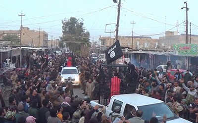 Parade prisonniers peshmergas kurdes