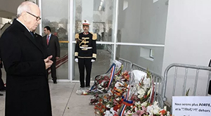 Caid Essebsi lit la fatiha à la memoire des victimes