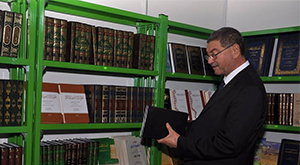 Habib Essid à la Foire du Livre