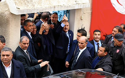 Caid-Essebsi-sort-de-la-maison-de-Socrate-Cherni