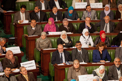 Ces chers constituants et constituantes ne sont pas très pressés de terminer la constitution.