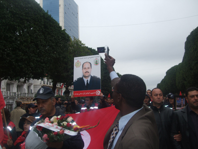 Les agents de la protection civile célèbrent la mémoire de leur martyr.