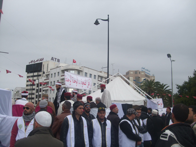 Les salafistes en rangs serrés.