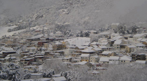 Un manteau de neige couvre, depuis hier jeudi, les hauteurs d'Aïn Drahem (gouvernorat de Jendouba, nord-ouest).