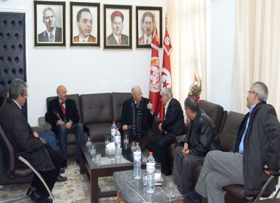 Béji Caïd Essebsi reçu par Houcine Abassi à la Place M'hamed Ali en février 2012.