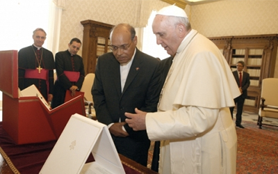 Marzouki-recu-par-le-pape-Francois-au-Vatican