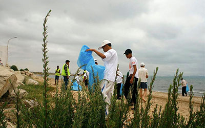 Nettoyage-de-la-plage-Eboueurs-de-la-Mediterranee