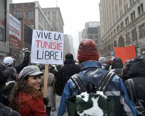 Tunisiens au Canada défilent à Montréal le 15 janvier 2011.