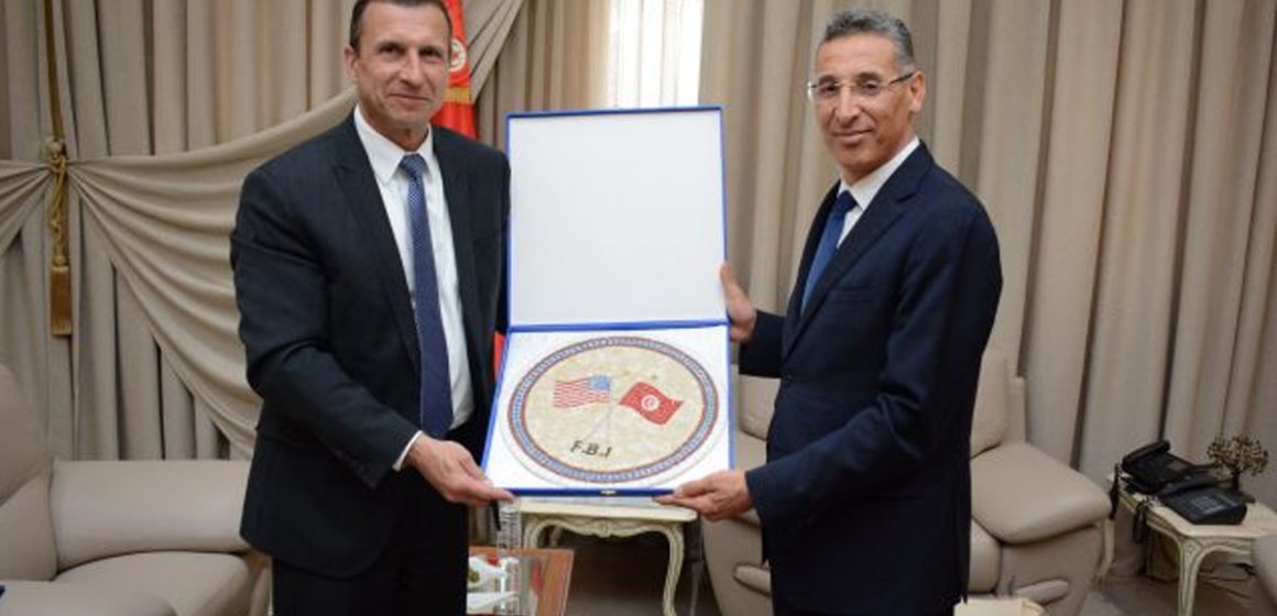 Tunisie – Etats-Unis : Taoufik Charfeddine reçoit un responsable du FBI