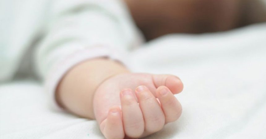 Mort suspecte d’un bébé à Tunis : La mère violentée prise en charge, le père accusé en fuite