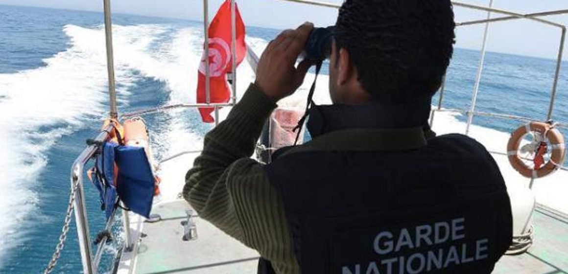 Crise migratoire : 24 heures en mer avec les garde-côtes tunisiens
