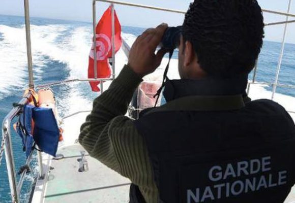 Tunisie : coup de filet parmi les réseaux de passeurs à Sfax  