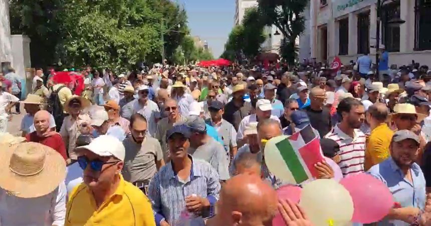 Tunisie : le FSN en démonstration de force à Tunis