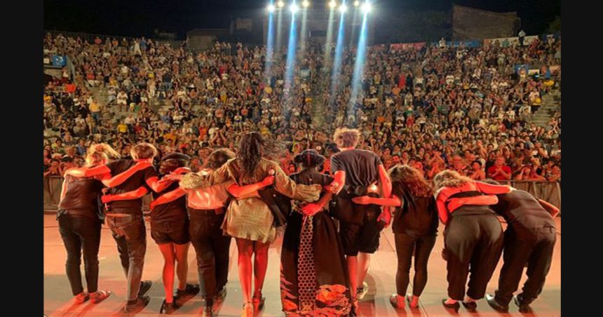 Emel Mathlouli cartonne à l’étranger mais reste absente des festivals tunisiens