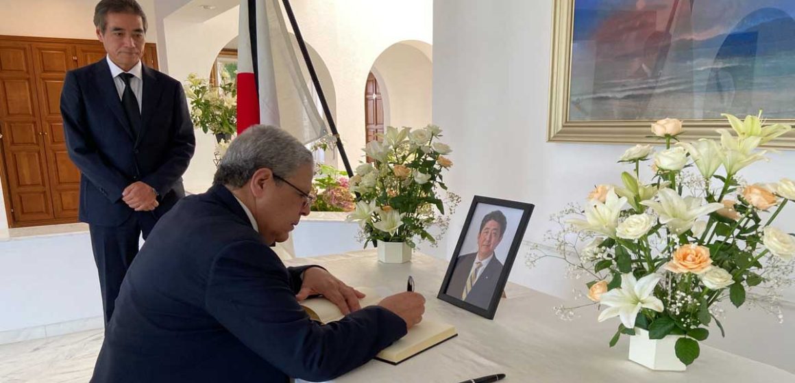 Tunisie-Japon : Jerandi signe le registre de condoléances en hommage à Shinzo Abe, assassiné à Nara