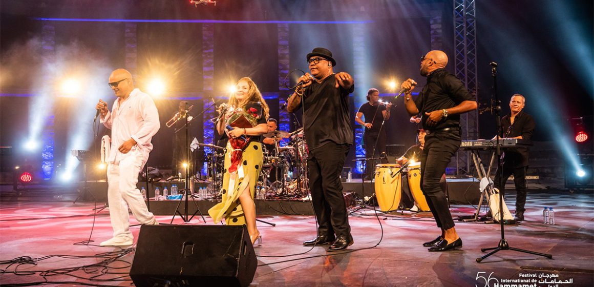 Le groupe cubain Los Van Van fait danser le public du Festival de Hammamet