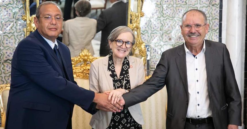 Tunisie : Signature d’un contrat social entre le gouvernement, l’UGTT et l’Utica (Photos)