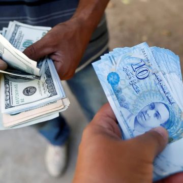 Tunisie : la valeur du dinar continue de s’éroder face au dollar et à l’euro