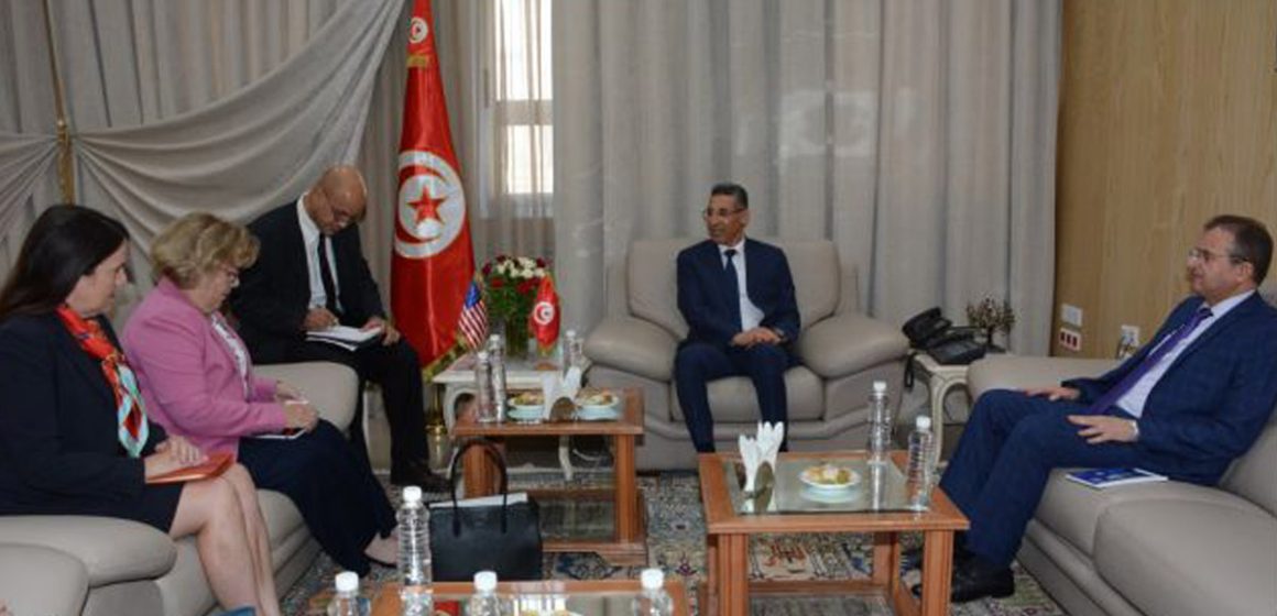 Ministère de l’Intérieur-Tunisie : Taoufik Charfeddine reçoit Barbara Leaf et Natasha Franceschi