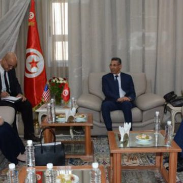 Ministère de l’Intérieur-Tunisie : Taoufik Charfeddine reçoit Barbara Leaf et Natasha Franceschi