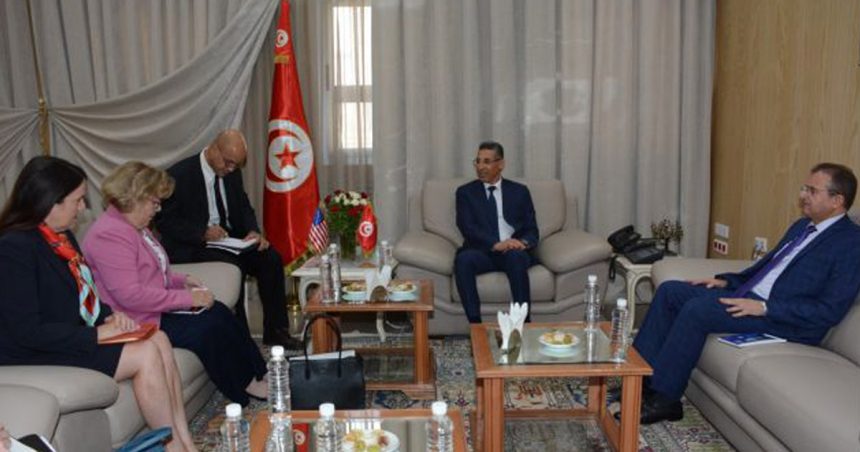 Ministère de l’Intérieur-Tunisie : Taoufik Charfeddine reçoit Barbara Leaf et Natasha Franceschi
