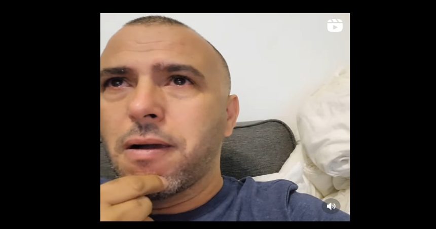 Les larmes aux yeux, Lotfi Abdelli revient sur les détails de son exil en France