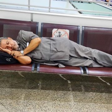 Khadmi dit subir des pressions pour quitter l’aéroport, où il est en sit-in depuis vendredi dernier