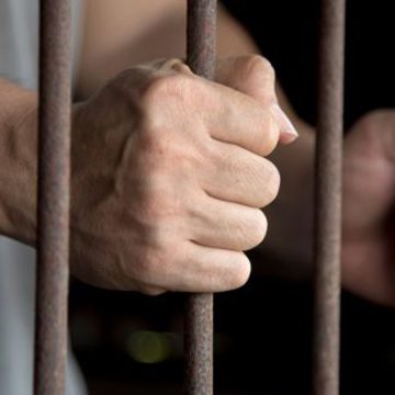Un agent pénitentiaire visé par une enquête suite à l’agression d’un détenu à la prison de Mahdia