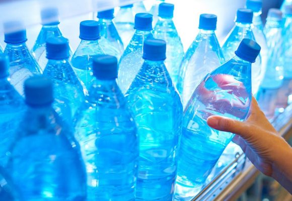 Tunisie : Le ministère du Commerce fixe les tarifs des bouteilles d’eau minérale