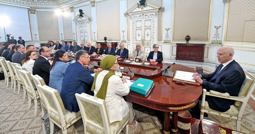 Tunisie : Kaïs Saïed met KO les partis