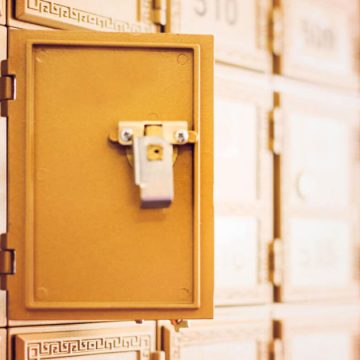 Une entreprise peut-elle être domiciliée dans une case postale