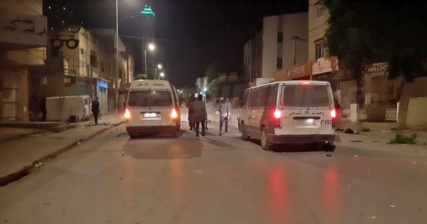 Tunis : affrontements nocturnes entre des jeunes et des policiers à Ettadhamen  